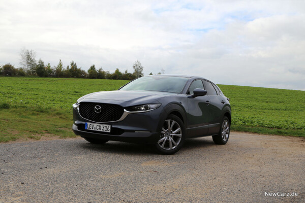 Mazda CX-30 vorne schräg links