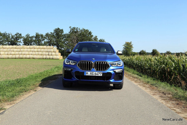 BMW X6 M50i Front