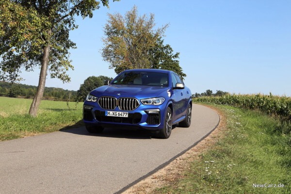 BMW X6 M50i schräg vorne links