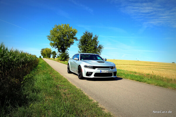 Dodge Charger SRT Hellcat schräg vorne rechts