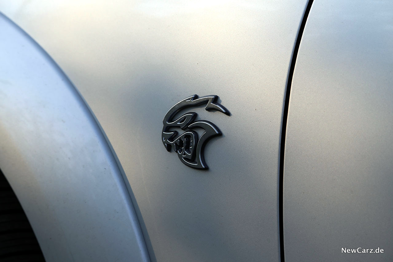 Dodge Charger SRT Hellcat Emblem