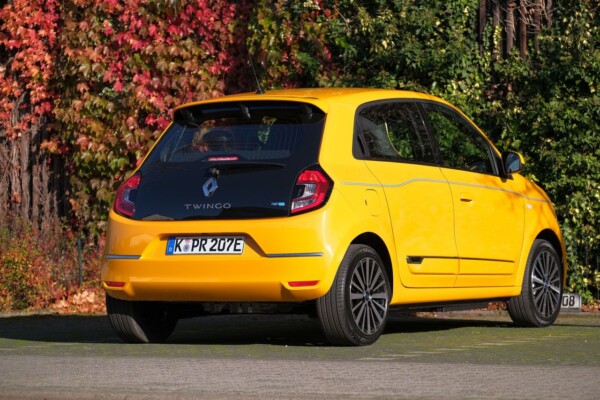 Renault Twingo Electric schräg hinten