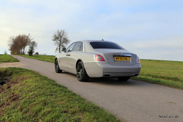 Rolls-Royce Ghost schräg hinten links