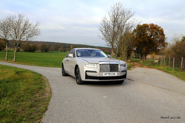 Rolls-Royce Ghost schräg vorn rechts