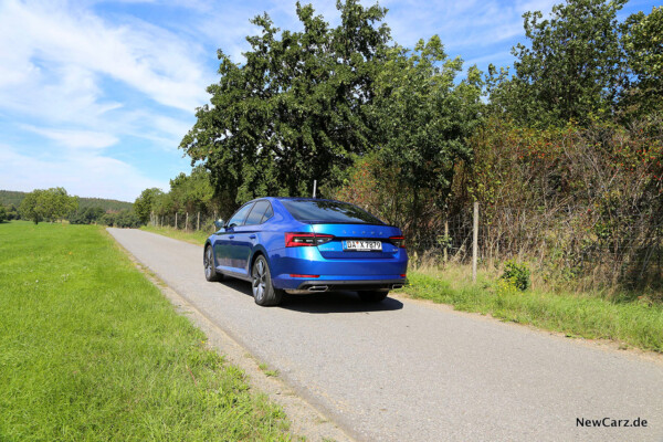 Skoda Superb Facelift schräg hinten links