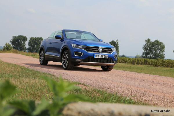 VW T-Roc Cabriolet schräg vorn geöffnet