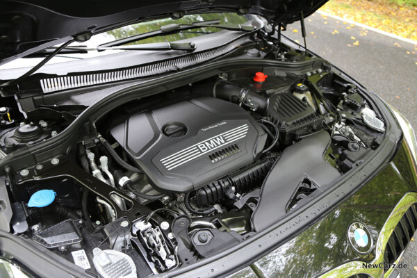 Motorraum 118i