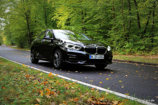 BMW 118i schräg vorn rechts