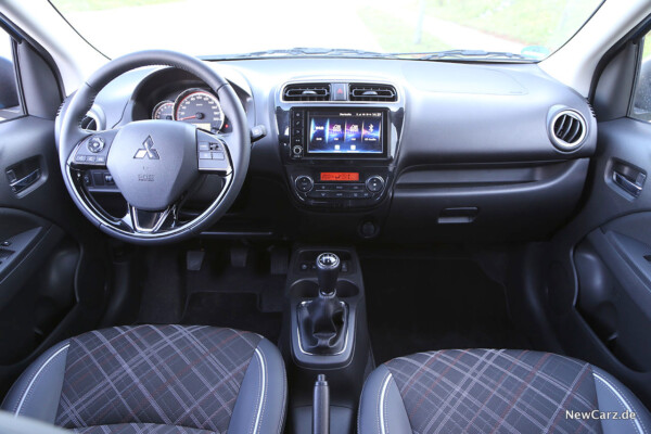 Mitsubishi Space Star Facelift Instrumententafel