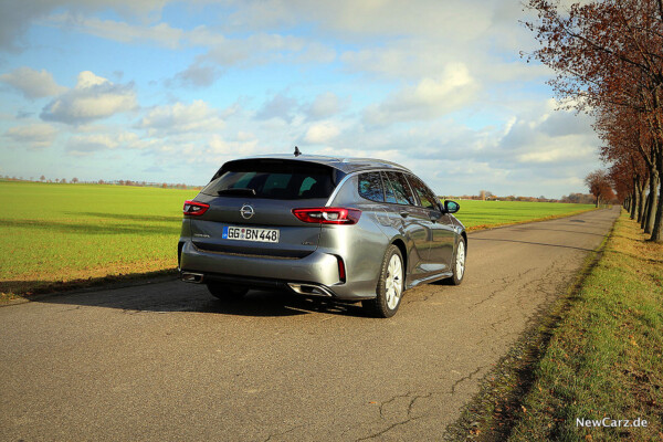 Opel Insignia Sport Tourer GSi schräg hinten rechts