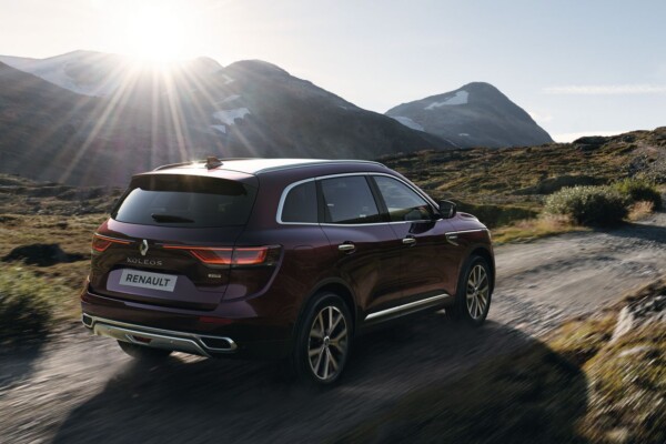 Renault Koleos 2021 schräg hinten