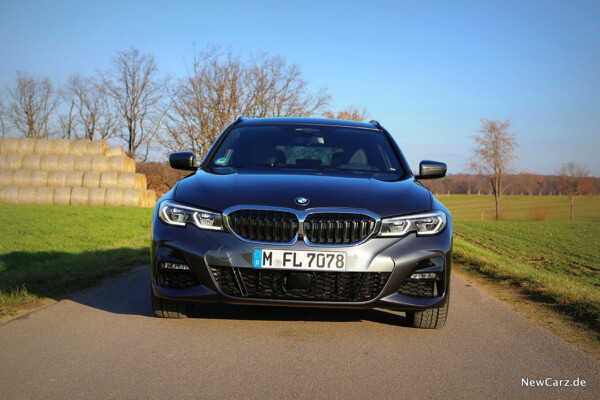 BMW 330d xDrive Touring Front