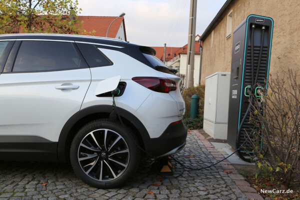 Laden mit Opel Grandland X Hybrid