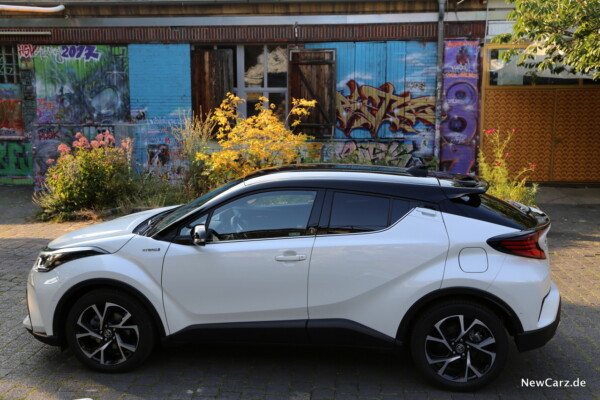 Toyota C-HR Facelift weiß Seite