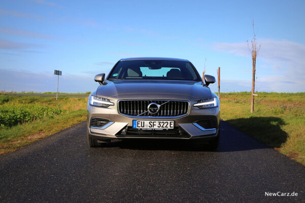 Volvo S60 T8 Recharge Front