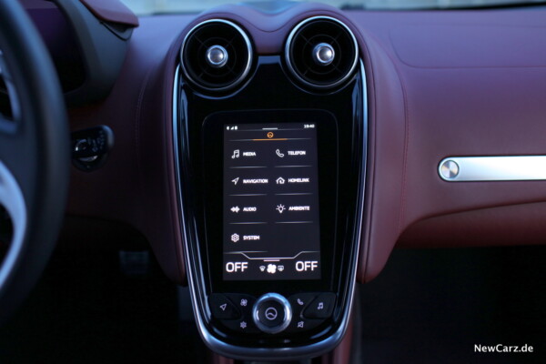 McLaren GT Infotainment