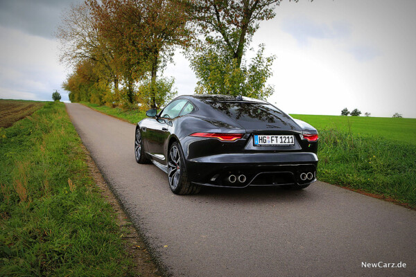 Jaguar F-Type R schräg hinten links