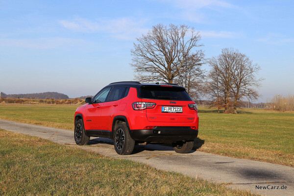 Jeep Compass 4xe schräg hinten links