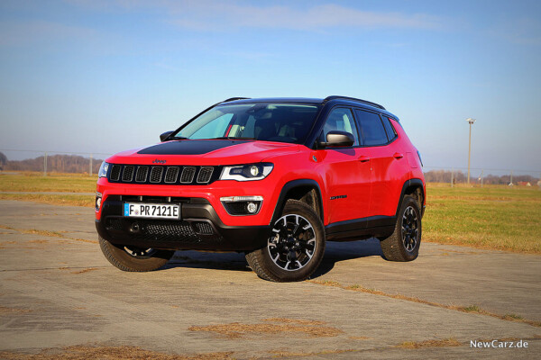 Jeep Compass 4xe - Teilelektrisch eingenordet 