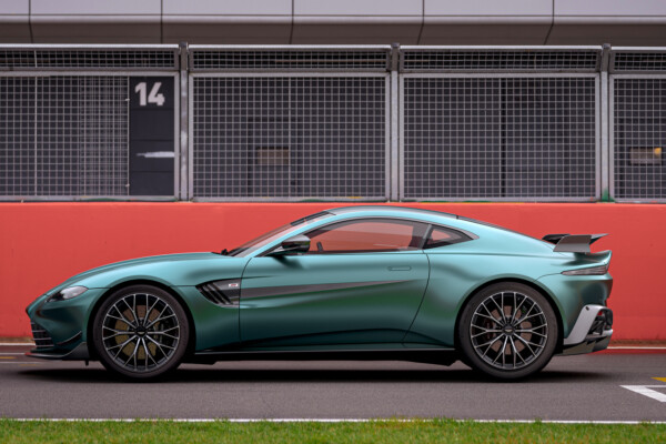 Aston Martin Vantage F1 Edition Seite