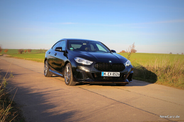 BMW M235i Gran Coupé schräg vorn rechts