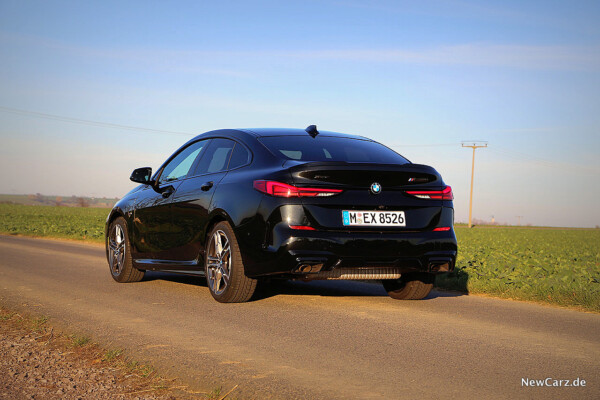 BMW M235i xDrive Gran Coupé schräg hinten links