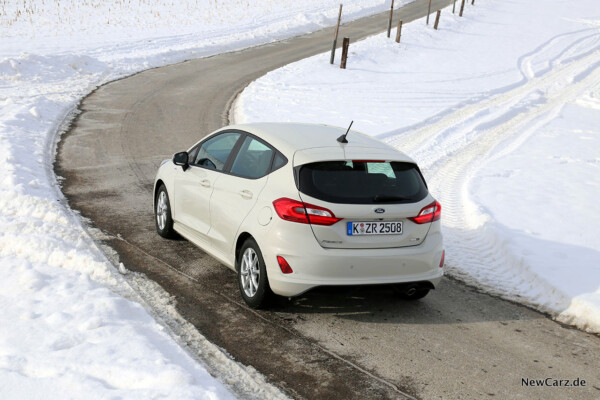 Ford Fiesta Hybrid schräg oben links hinten