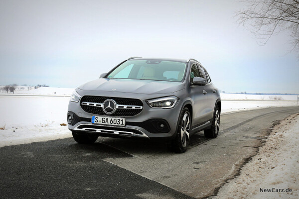 Mercedes-Benz GLA 220d 4Matic schräg vorn links