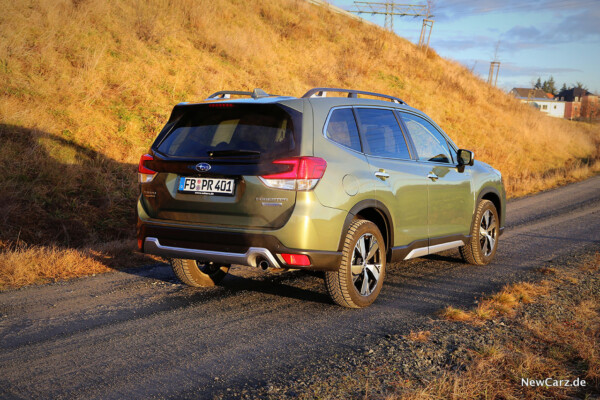 Subaru Forester e-Boxer schräg hinten rechts