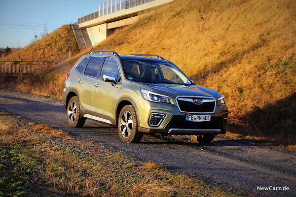 Subaru Forester e-Boxer schräg vorn rechts