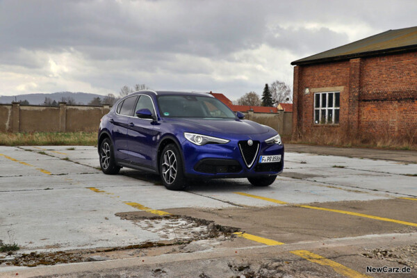 Alfa Romeo Stelvio Facelift schräg vorn rechts