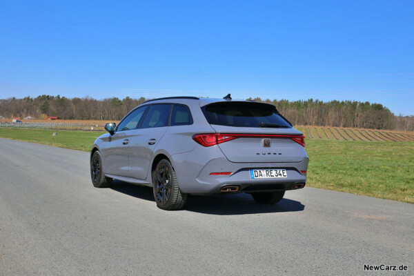 Cupra Leon ST e-Hybrid schräg hinten links