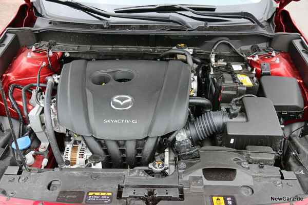 Engine compartment Skyactiv-G 121