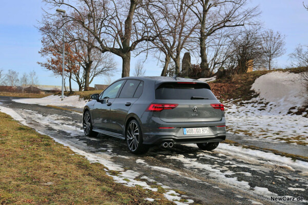 VW Golf 8 GTD auf Schnee