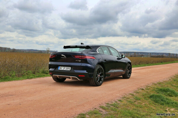 Jaguar I-Pace EV400 schräg hinten rechts