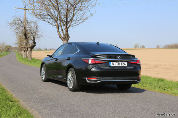 Lexus ES 300h schräg hinten links