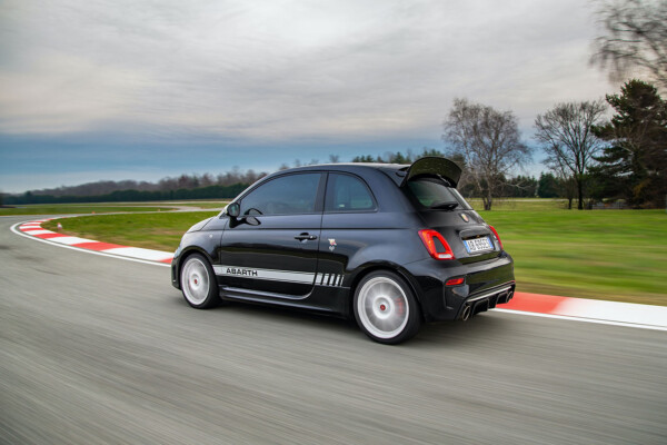 Abarth 695 Esseesse on track