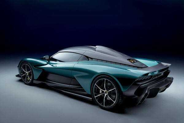 Aston Martin Valhalla Concept schräg hinten links