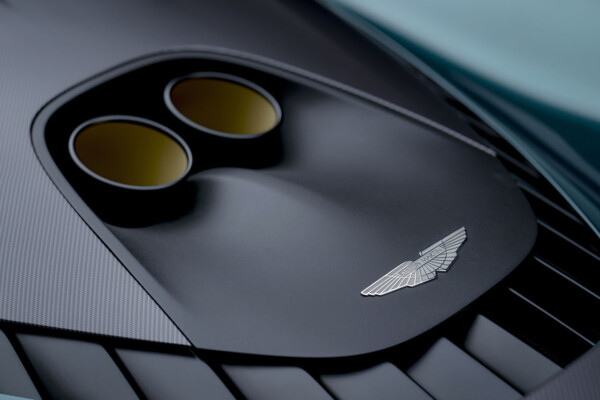 Endrohre Aston Martin