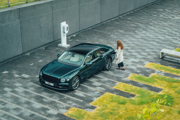 Bentley Flying Spur Hybrid Ladestation