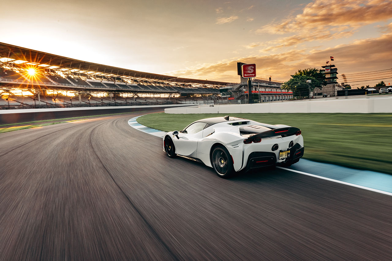 Ferrari SF90 Stradale – Rekordfahrt in Indianapolis