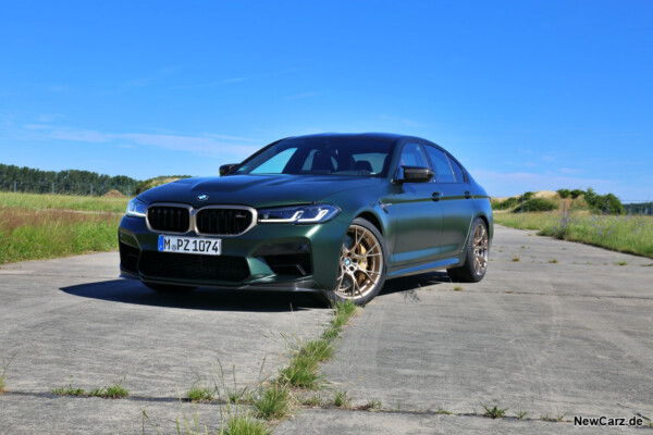 BMW M5 CS auf Beton