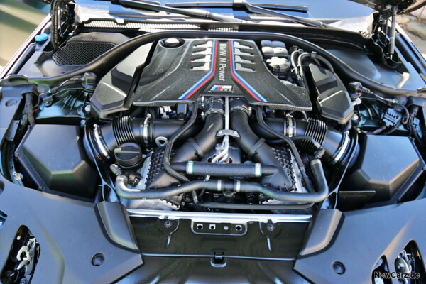 Motorraum V8