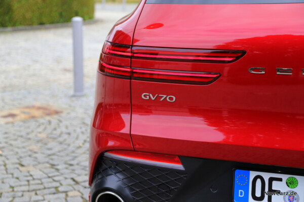 Genesis GV70 Badge