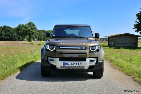 Land Rover Defender 110 Front