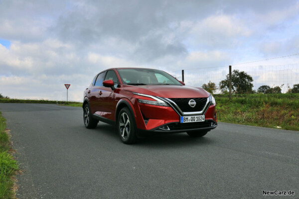 Nissan Qashqai schräg vorn rechts