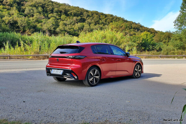 Peugeot 308 schräg hinten rechts