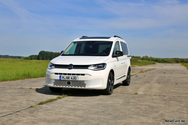 VW Caddy 5 schräg vorn links