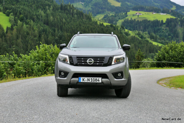 Nissan Navara N-Guard Front