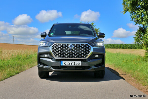 SsangYong Rexton Front